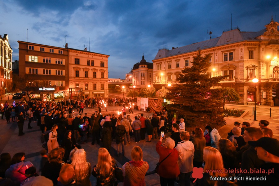 Wieczorem zapłonął plac Chrobrego. Widzowie byli zachwyceni! ZDJĘCIA