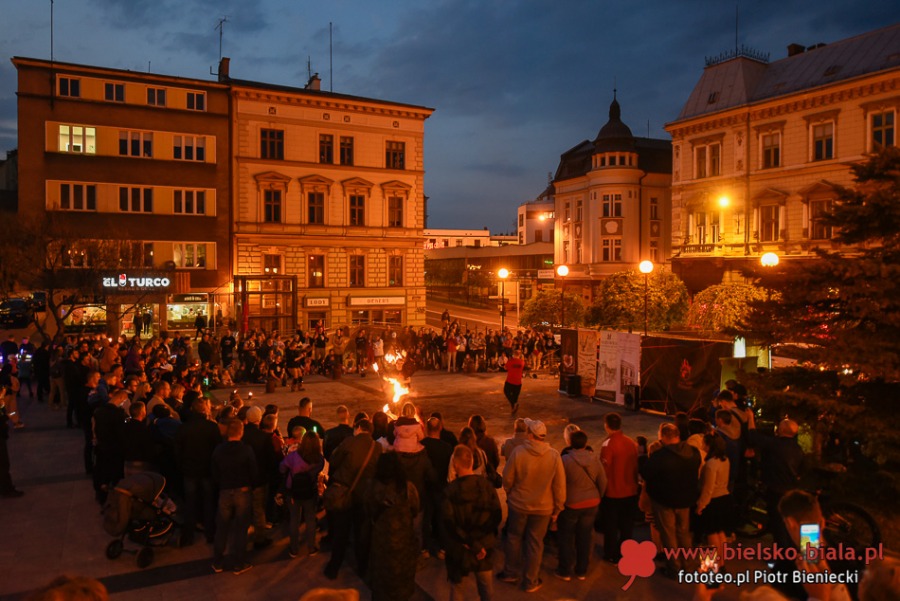 Wieczorem zapłonął plac Chrobrego. Widzowie byli zachwyceni! ZDJĘCIA