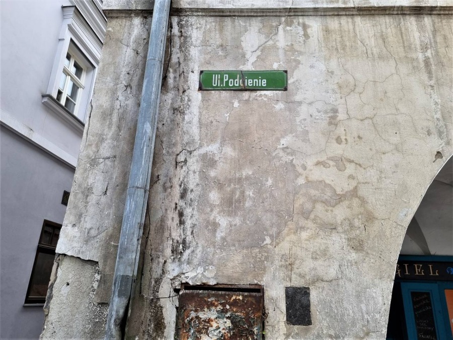 Brzydkie, brudne i zapomniane. W podcieniach zmieni się na lepsze ZDJĘCIA