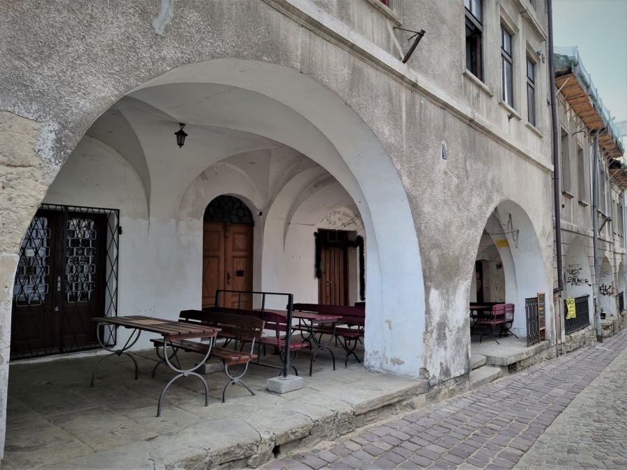Brzydkie, brudne i zapomniane. W podcieniach zmieni się na lepsze ZDJĘCIA