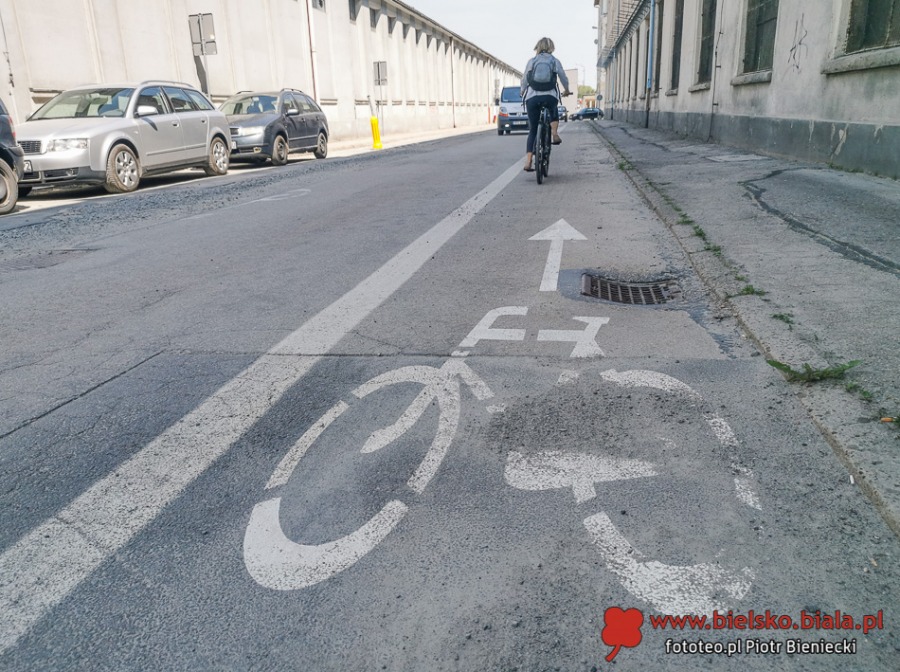 Koszmar na sztandarowej trasie rowerowej. Zagrożenia dla rowerzystów ZDJĘCIA