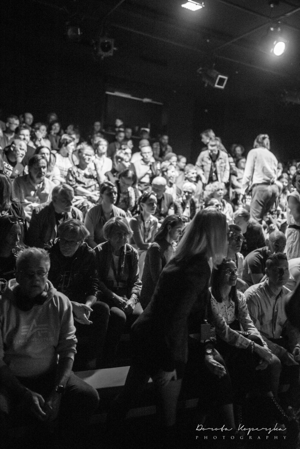 Wielki teatr w Bielsku-Białej. Publiczność zachwycona grą aktorów - ZDJĘCIA I WIDEO
