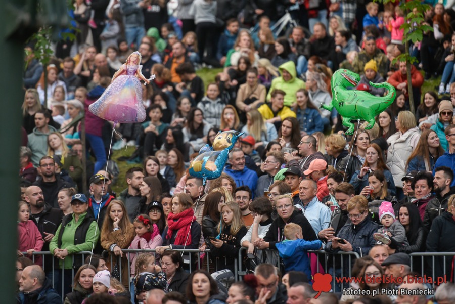 Kwiat Jabłoni ściągnął tysiące widzów. Morze głów w zasięgu wzroku ZDJĘCIA