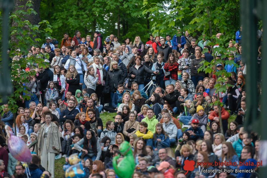 Kwiat Jabłoni ściągnął tysiące widzów. Morze głów w zasięgu wzroku ZDJĘCIA