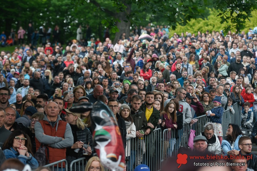 Kwiat Jabłoni ściągnął tysiące widzów. Morze głów w zasięgu wzroku ZDJĘCIA