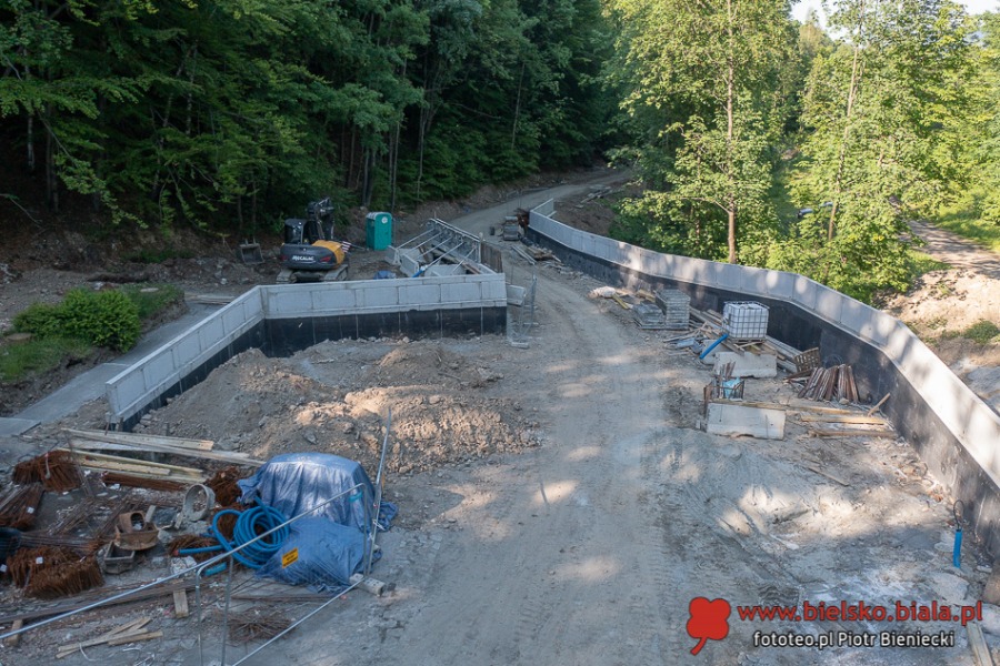 Beton pod Szyndzielnią. Kontrowersyjna inwestycja nabiera kształtów ZDJĘCIA