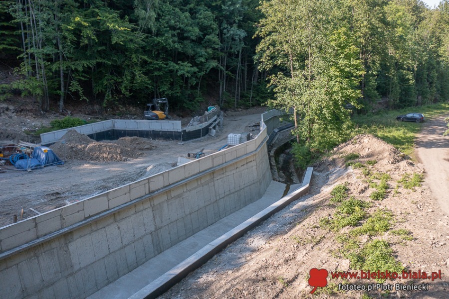 Beton pod Szyndzielnią. Kontrowersyjna inwestycja nabiera kształtów ZDJĘCIA