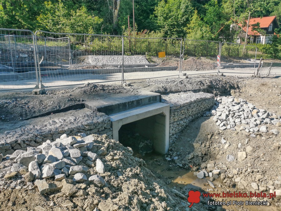 Beton pod Szyndzielnią. Kontrowersyjna inwestycja nabiera kształtów ZDJĘCIA