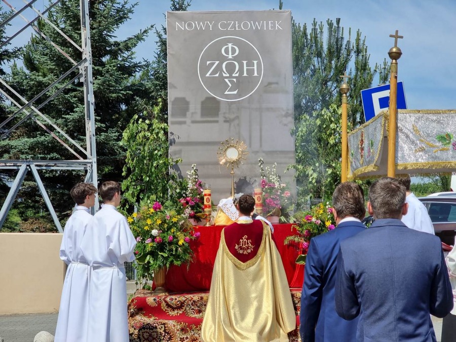 Wyjątkowa procesja Bożego Ciała. Wierni przeszli kilkukilometrową trasę ZDJĘCIA