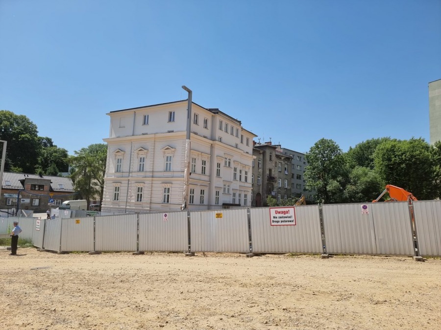Wicepremier Gliński w Bielsku-Białej. Nowy rozdział w dziejach sławnej wytwórni ZDJĘCIA