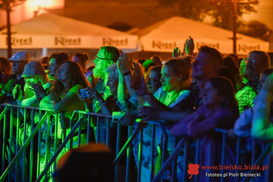 Nocna fiesta na Rynku. Bielska starówka znów pękała w szwach ZDJĘCIA