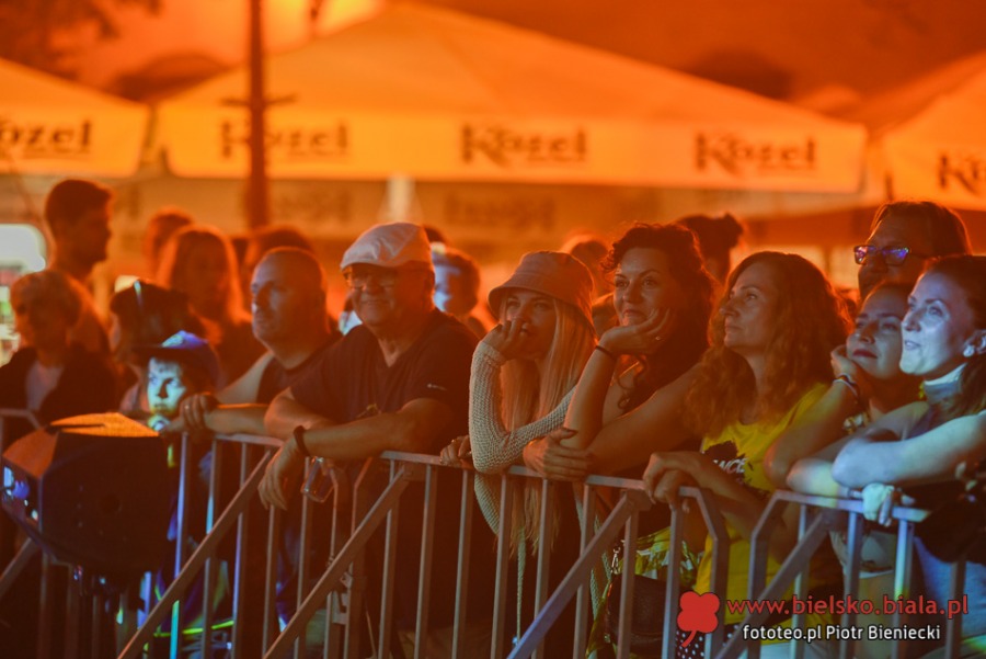 Nocna fiesta na Rynku. Bielska starówka znów pękała w szwach ZDJĘCIA