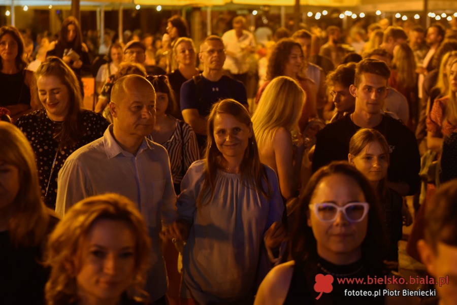 Nocna fiesta na Rynku. Bielska starówka znów pękała w szwach ZDJĘCIA