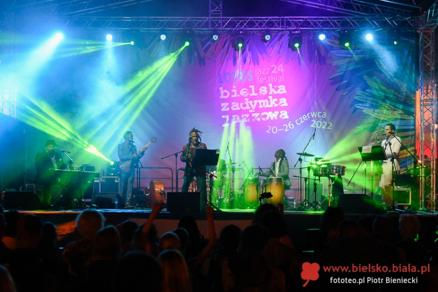 Nocna fiesta na Rynku. Bielska starówka znów pękała w szwach ZDJĘCIA