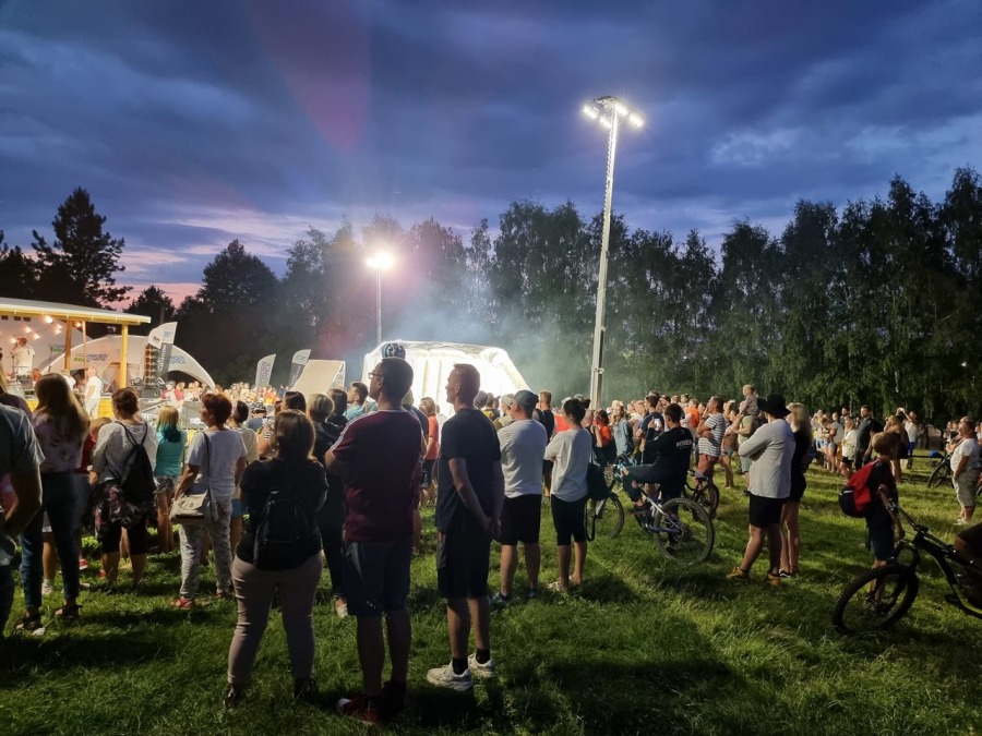 Wysokie skocznie na Błoniach. Nocne skoki zachwyciły publiczność ZDJĘCIA i WIDEO