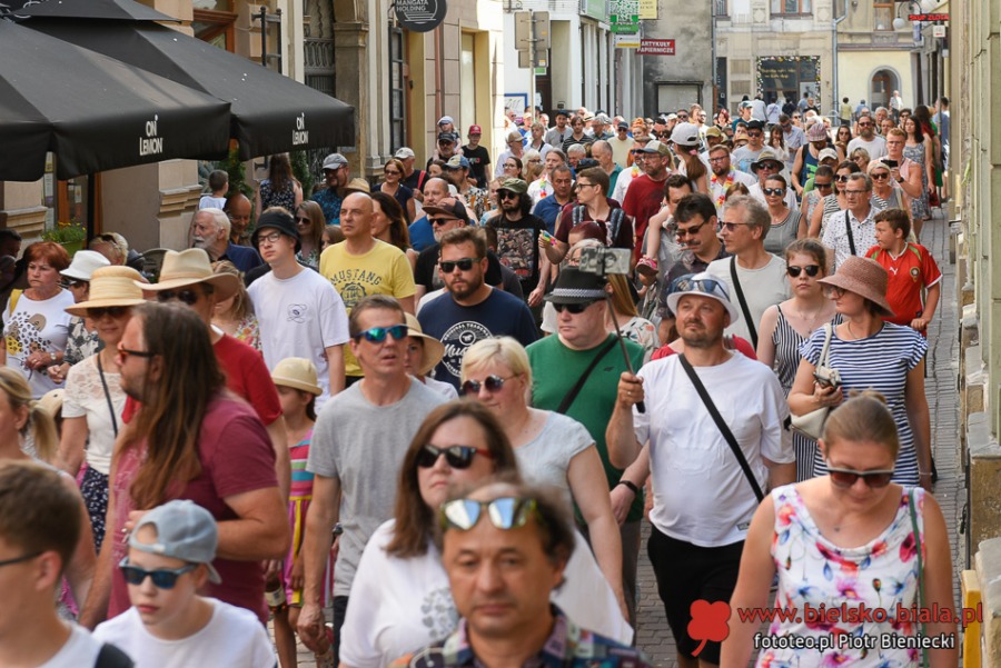 Radosny pochód na ulicach Bielska-Białej. Parada, jak w Ameryce ZDJĘCIA