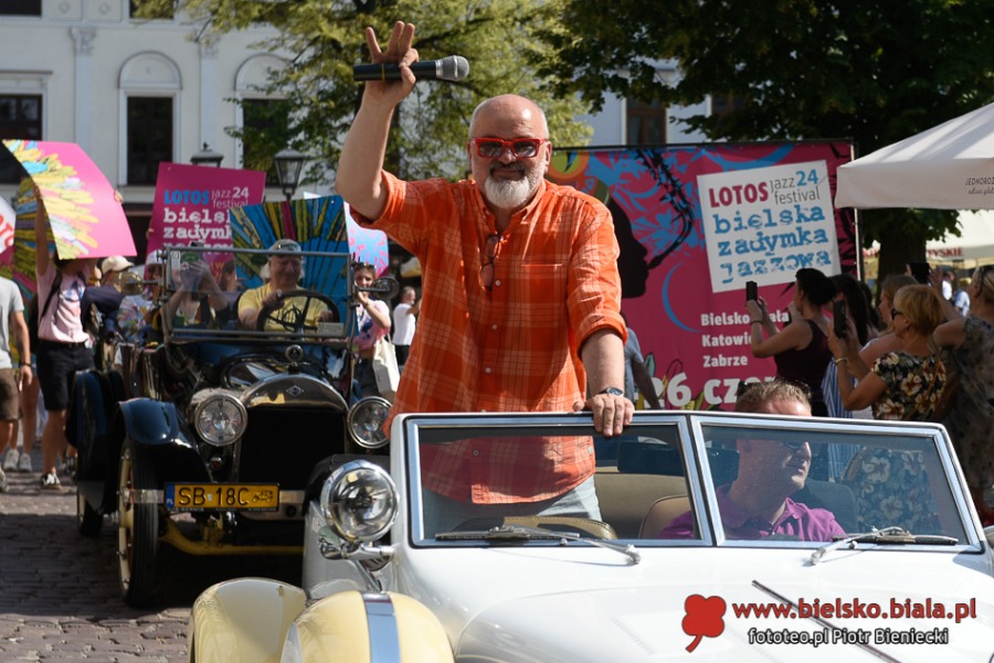 Radosny pochód na ulicach Bielska-Białej. Parada, jak w Ameryce ZDJĘCIA