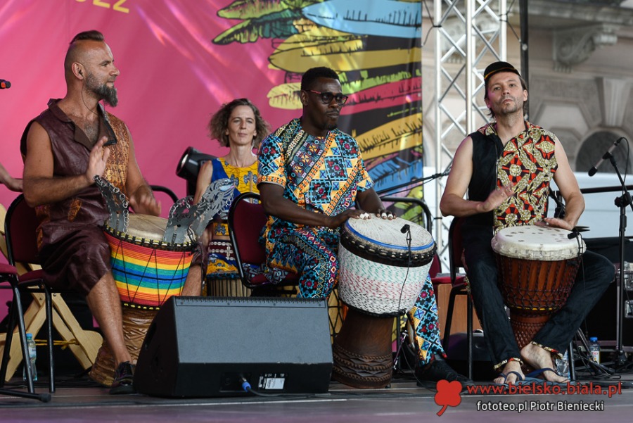 Radosny pochód na ulicach Bielska-Białej. Parada, jak w Ameryce ZDJĘCIA