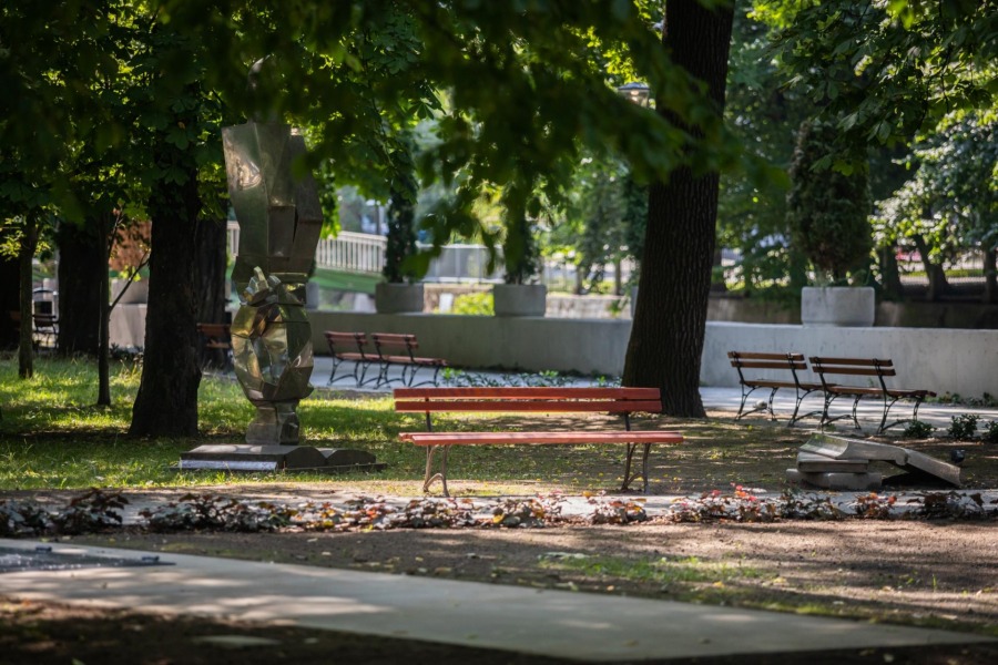 Tak wygląda zmodernizowany park za Ratuszem. Przed otwarciem odwiedzili go wandale ZDJĘCIA