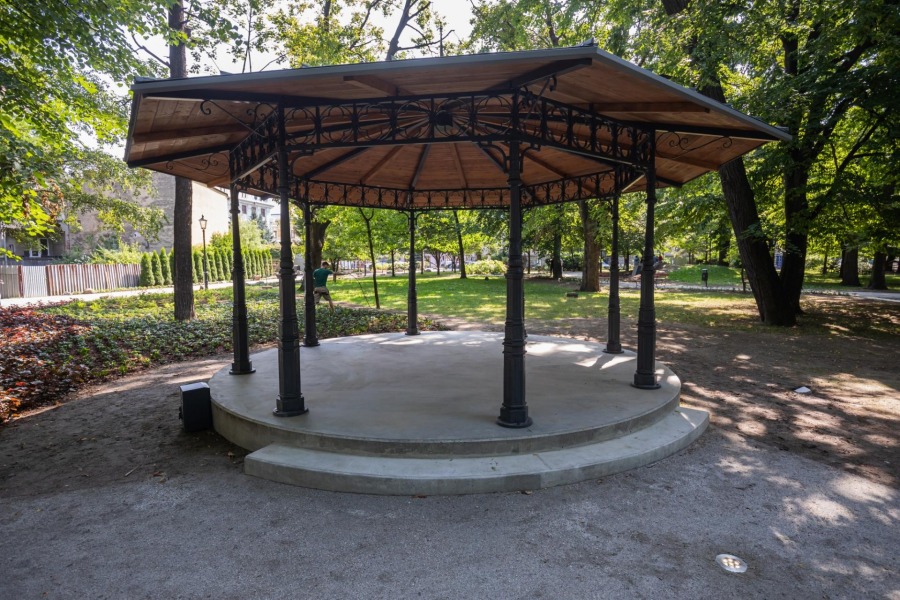 Tak wygląda zmodernizowany park za Ratuszem. Przed otwarciem odwiedzili go wandale ZDJĘCIA