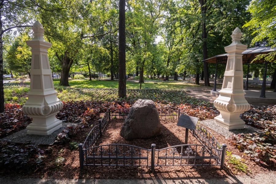 Tak wygląda zmodernizowany park za Ratuszem. Przed otwarciem odwiedzili go wandale ZDJĘCIA