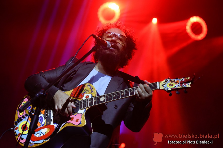 Przeboje Beatlesów i Elvisa. Mika idzie w ślady swoich wielkich rodziców ZDJĘCIA