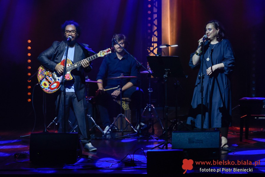 Przeboje Beatlesów i Elvisa. Mika idzie w ślady swoich wielkich rodziców ZDJĘCIA