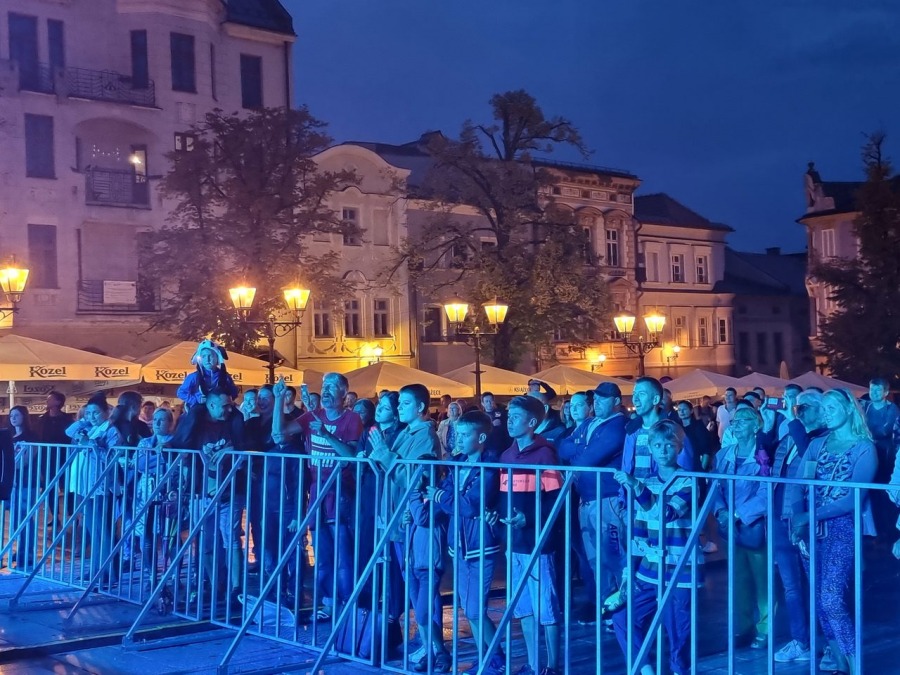 Karolak jest wszędzie! Gwiazdor „Listów do M.” śpiewa w Bielsku-Białej ZDJĘCIA