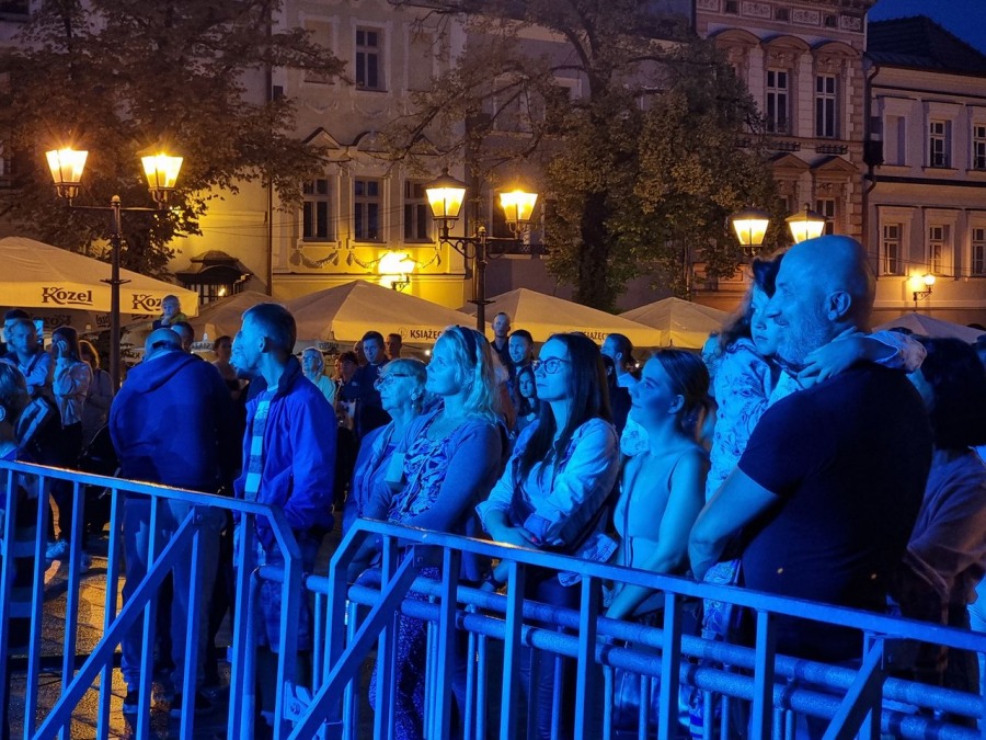 Karolak jest wszędzie! Gwiazdor „Listów do M.” śpiewa w Bielsku-Białej ZDJĘCIA