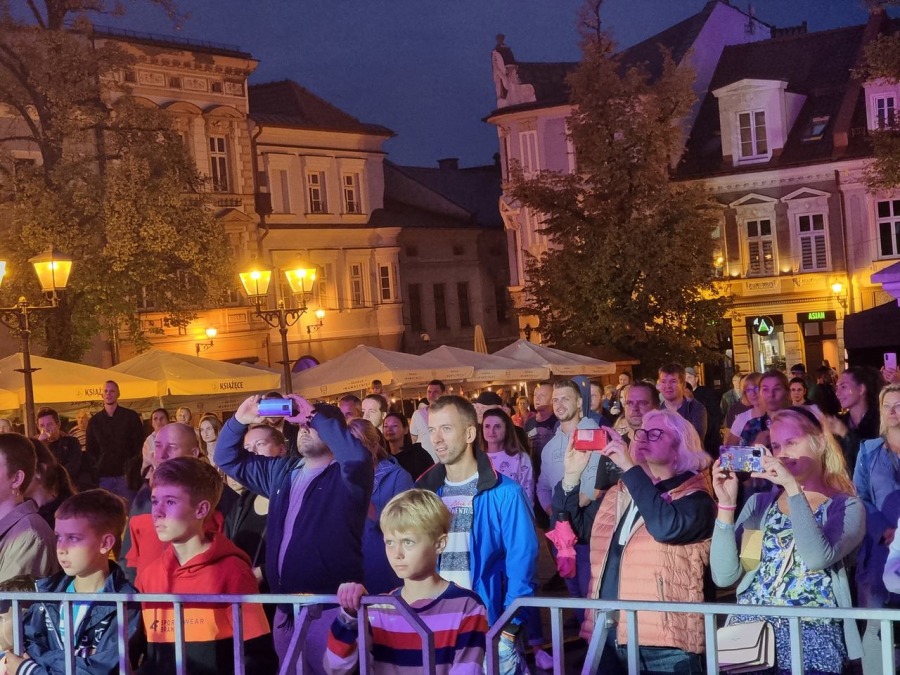 Karolak jest wszędzie! Gwiazdor „Listów do M.” śpiewa w Bielsku-Białej ZDJĘCIA