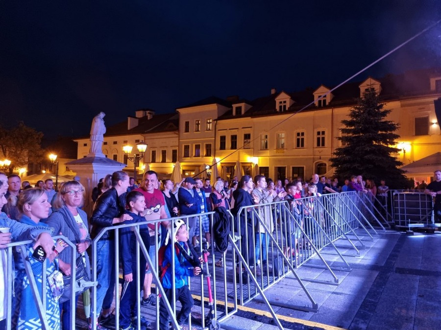 Karolak jest wszędzie! Gwiazdor „Listów do M.” śpiewa w Bielsku-Białej ZDJĘCIA
