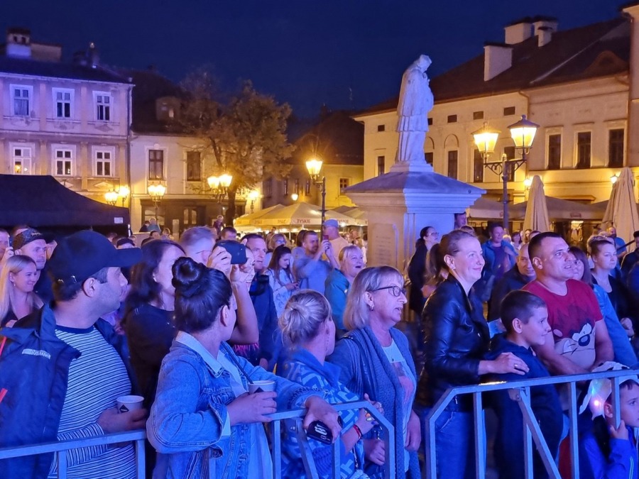 Karolak jest wszędzie! Gwiazdor „Listów do M.” śpiewa w Bielsku-Białej ZDJĘCIA