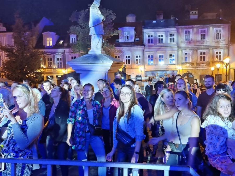 Karolak jest wszędzie! Gwiazdor „Listów do M.” śpiewa w Bielsku-Białej ZDJĘCIA
