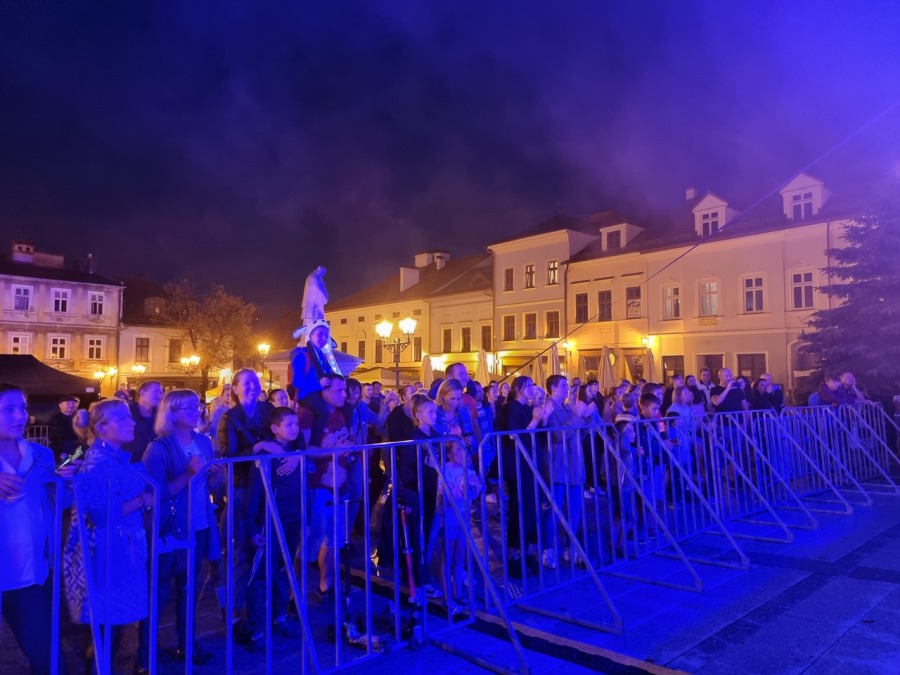 Karolak jest wszędzie! Gwiazdor „Listów do M.” śpiewa w Bielsku-Białej ZDJĘCIA