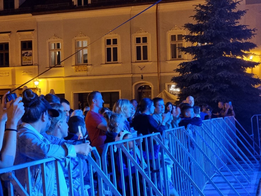 Karolak jest wszędzie! Gwiazdor „Listów do M.” śpiewa w Bielsku-Białej ZDJĘCIA
