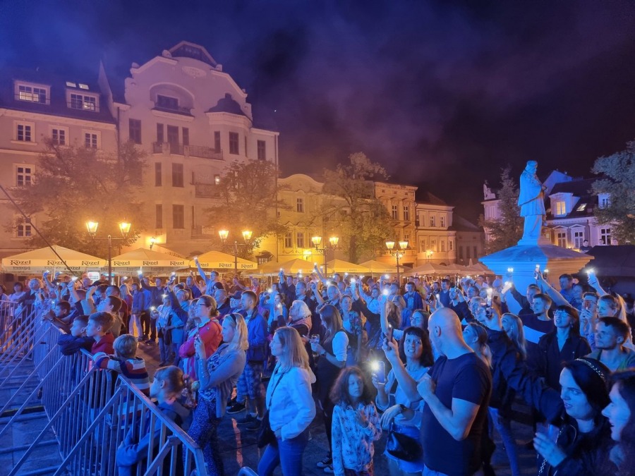 Karolak jest wszędzie! Gwiazdor „Listów do M.” śpiewa w Bielsku-Białej ZDJĘCIA