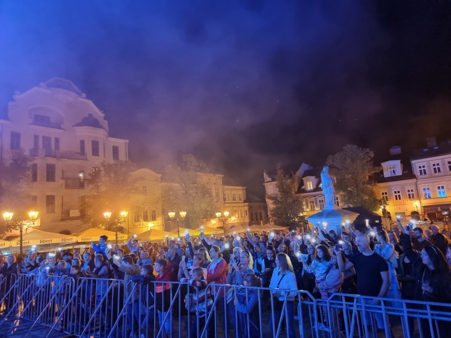 Karolak jest wszędzie! Gwiazdor „Listów do M.” śpiewa w Bielsku-Białej ZDJĘCIA