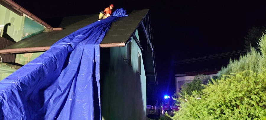 Niebezpieczny wieczór w Bielsku-Białej i okolicach. Powalone konary, zalane piwnice - foto