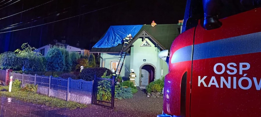 Niebezpieczny wieczór w Bielsku-Białej i okolicach. Powalone konary, zalane piwnice - foto