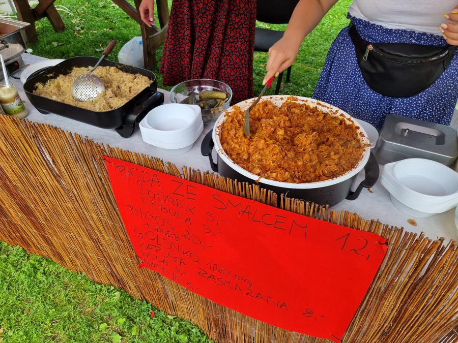 Świąteczny piknik w Parku Słowackiego. Góralskie smyczki, bigos i golonka ZDJĘCIA