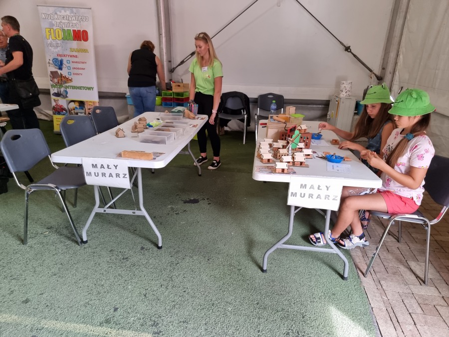 Świąteczny piknik w Parku Słowackiego. Góralskie smyczki, bigos i golonka ZDJĘCIA
