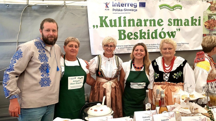 Wielkie jedzenie na święcie powiatu. Prosię pieczone i inne przysmaki ZDJĘCIA