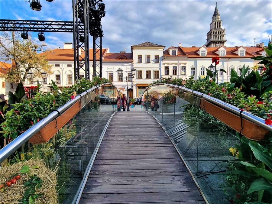 (WIDEO) Na 11 Listopada stanęła scena. Rynek nagle wypiękniał ZDJĘCIA