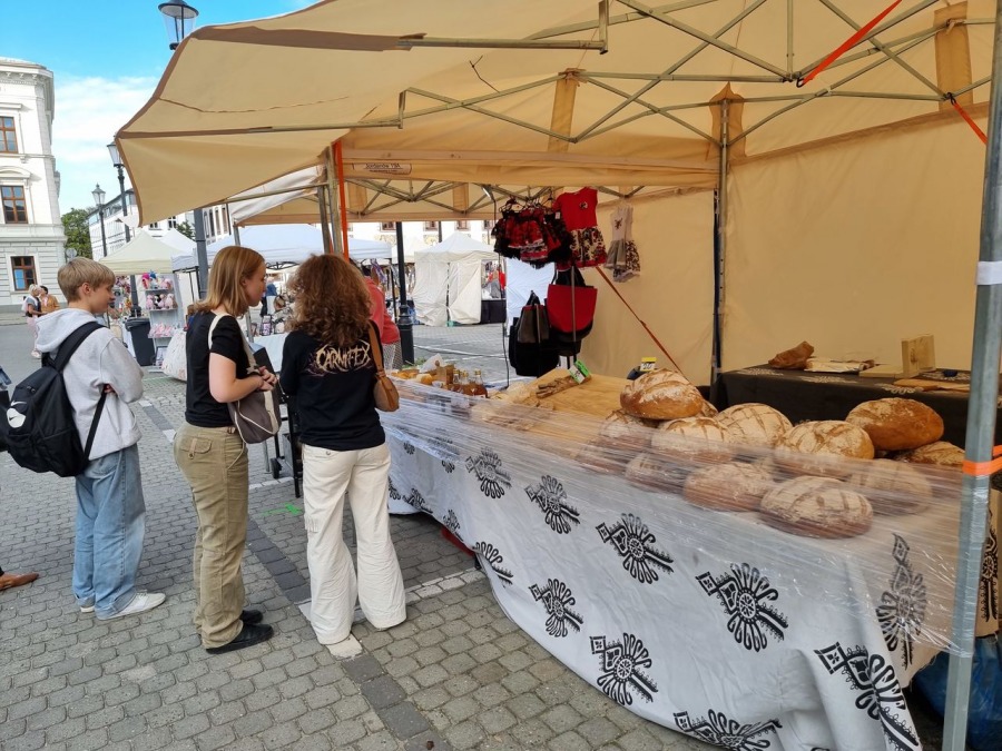 Ruszył długo wyczekiwany jarmark. Dziś i jutro pokazy i degustacje ZDJĘCIA