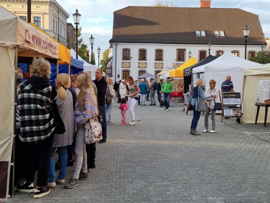 Ruszył długo wyczekiwany jarmark. Dziś i jutro pokazy i degustacje ZDJĘCIA