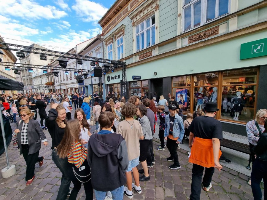 Dzień, gdy ożyła ul. 11 Listopada. Tańce z bufetem w centrum miasta ZDJĘCIA