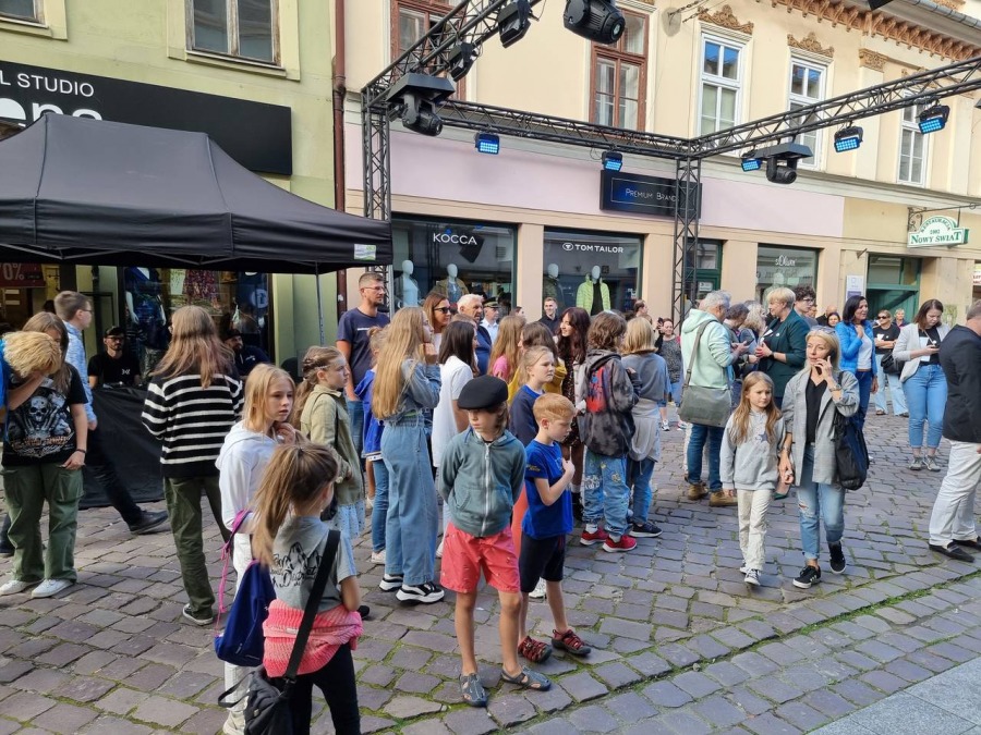 Dzień, gdy ożyła ul. 11 Listopada. Tańce z bufetem w centrum miasta ZDJĘCIA