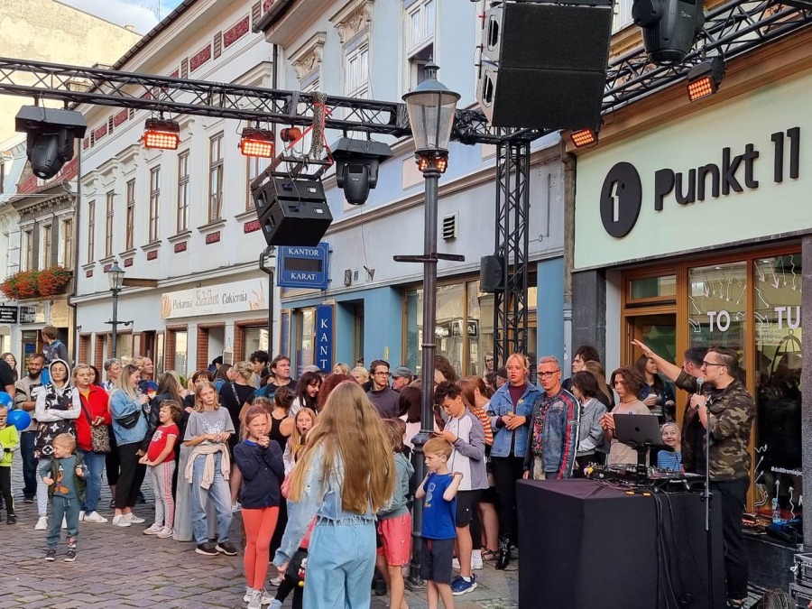 Dzień, gdy ożyła ul. 11 Listopada. Tańce z bufetem w centrum miasta ZDJĘCIA