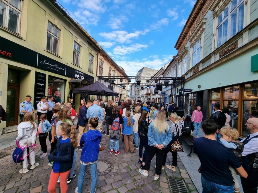 Dzień, gdy ożyła ul. 11 Listopada. Tańce z bufetem w centrum miasta ZDJĘCIA