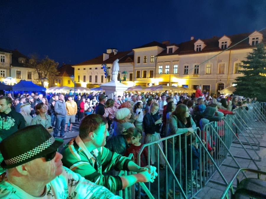 Zachwycająca góra kwiatów na Rynku. Bielsko-Biała tańczy w rytmie ska ZDJĘCIA